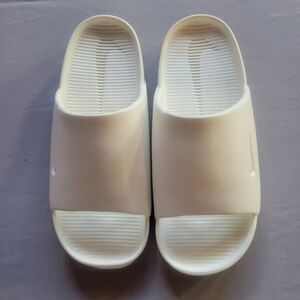 NWOT Nike Womens Calm Slider Sandals